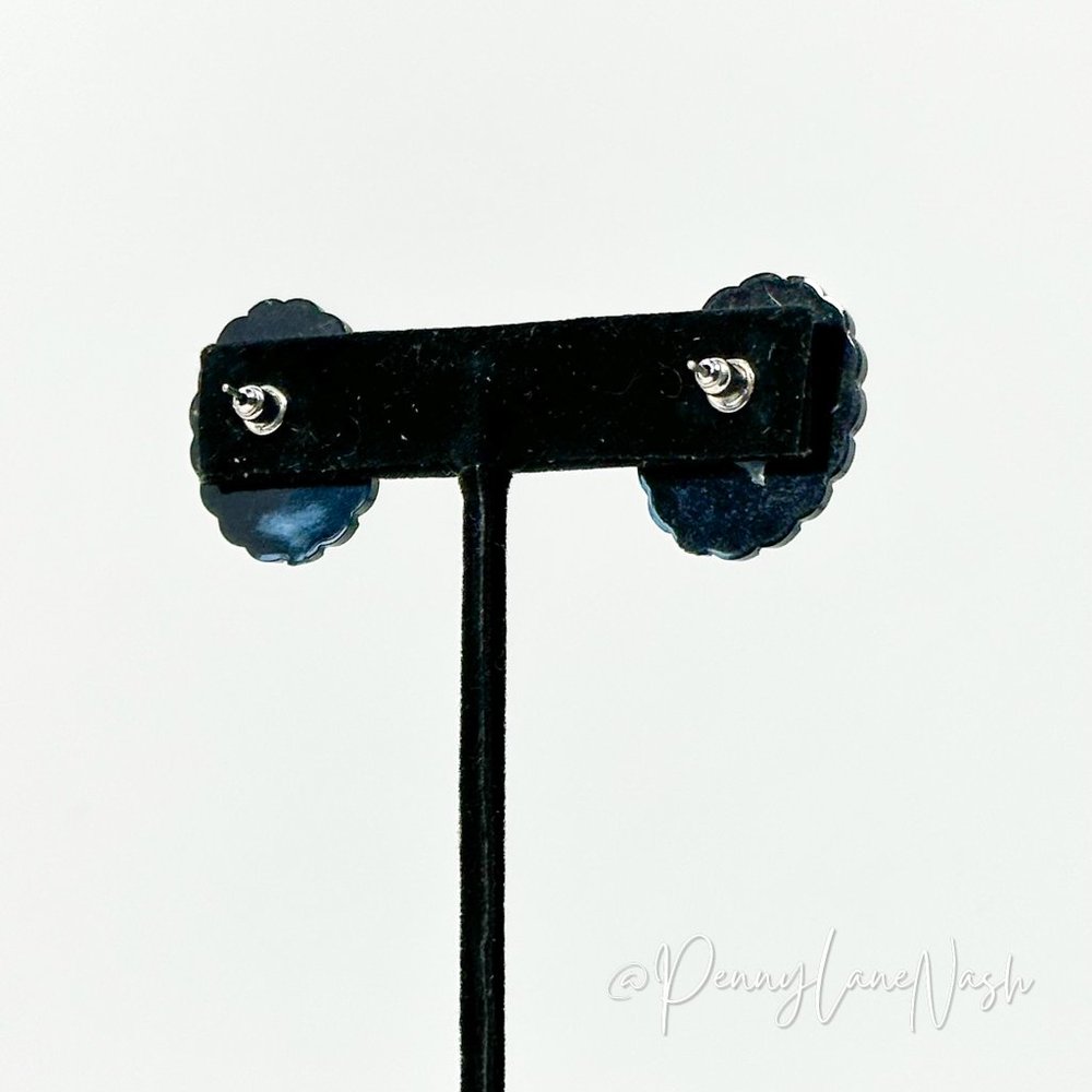 Vintage Turqoise Bead Plate with Silver Rope Rim Earrings - Picture 5 of 9